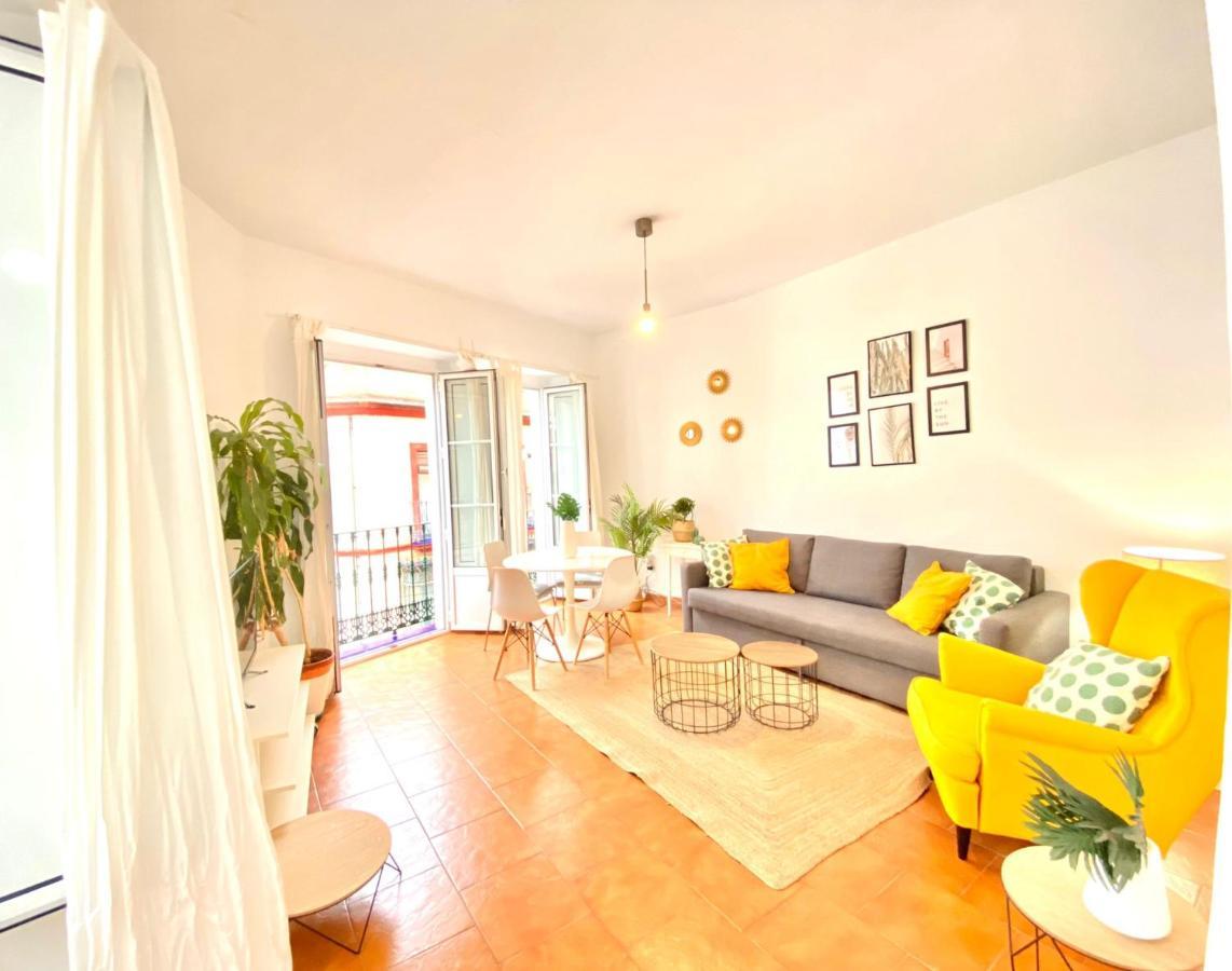 Comfortable Studio Old Town, Parking Optional Севиля Екстериор снимка
