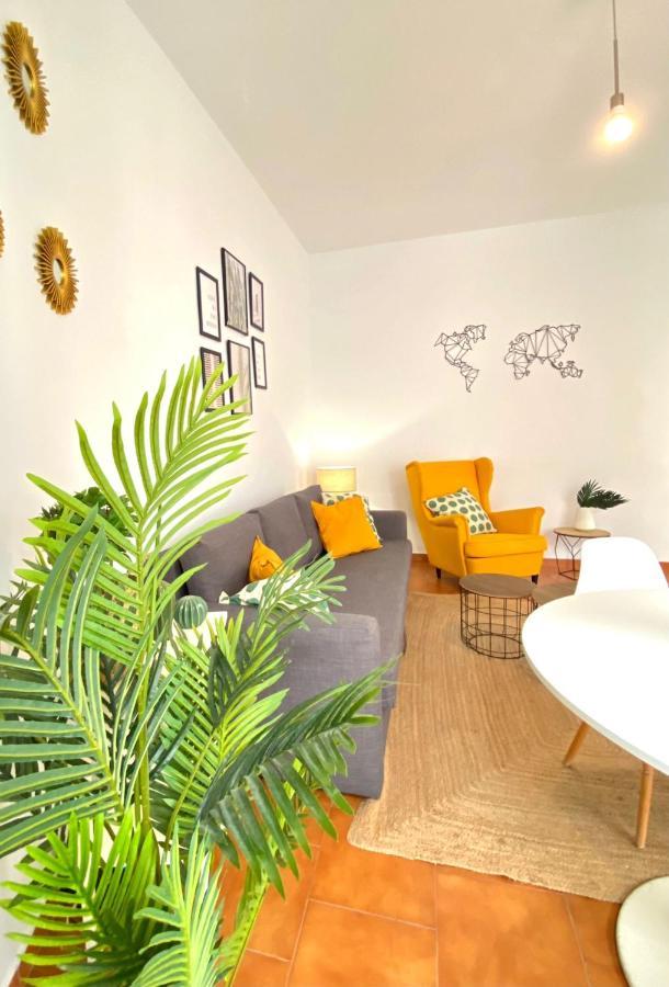 Comfortable Studio Old Town, Parking Optional Севиля Екстериор снимка
