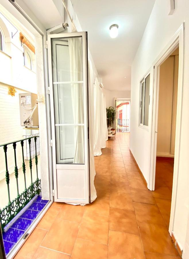 Comfortable Studio Old Town, Parking Optional Севиля Екстериор снимка