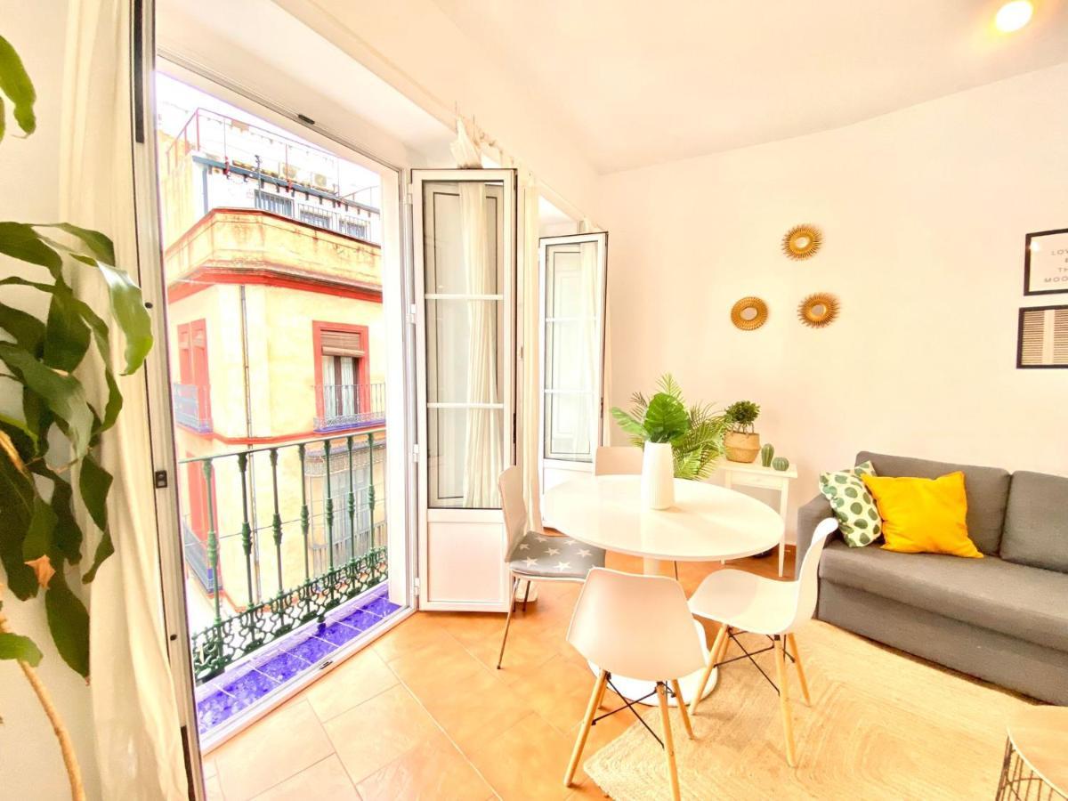 Comfortable Studio Old Town, Parking Optional Севиля Екстериор снимка