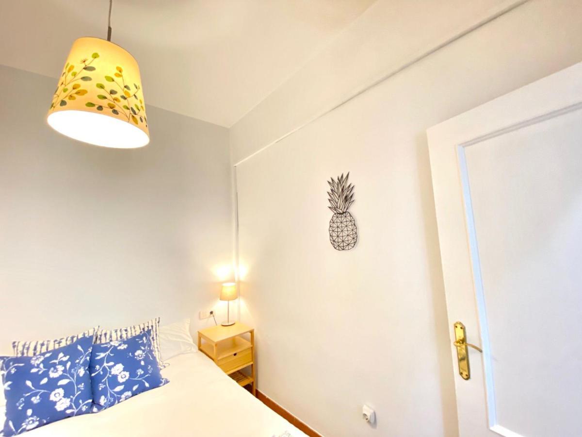 Comfortable Studio Old Town, Parking Optional Севиля Екстериор снимка