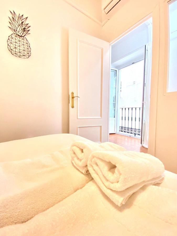 Comfortable Studio Old Town, Parking Optional Севиля Екстериор снимка