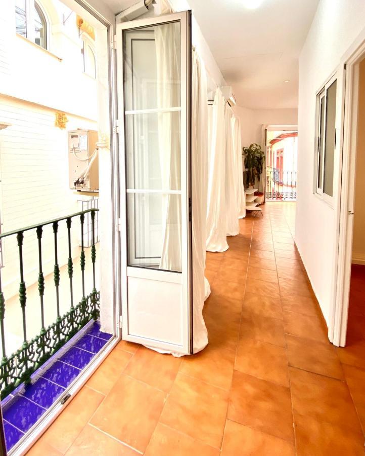 Comfortable Studio Old Town, Parking Optional Севиля Екстериор снимка