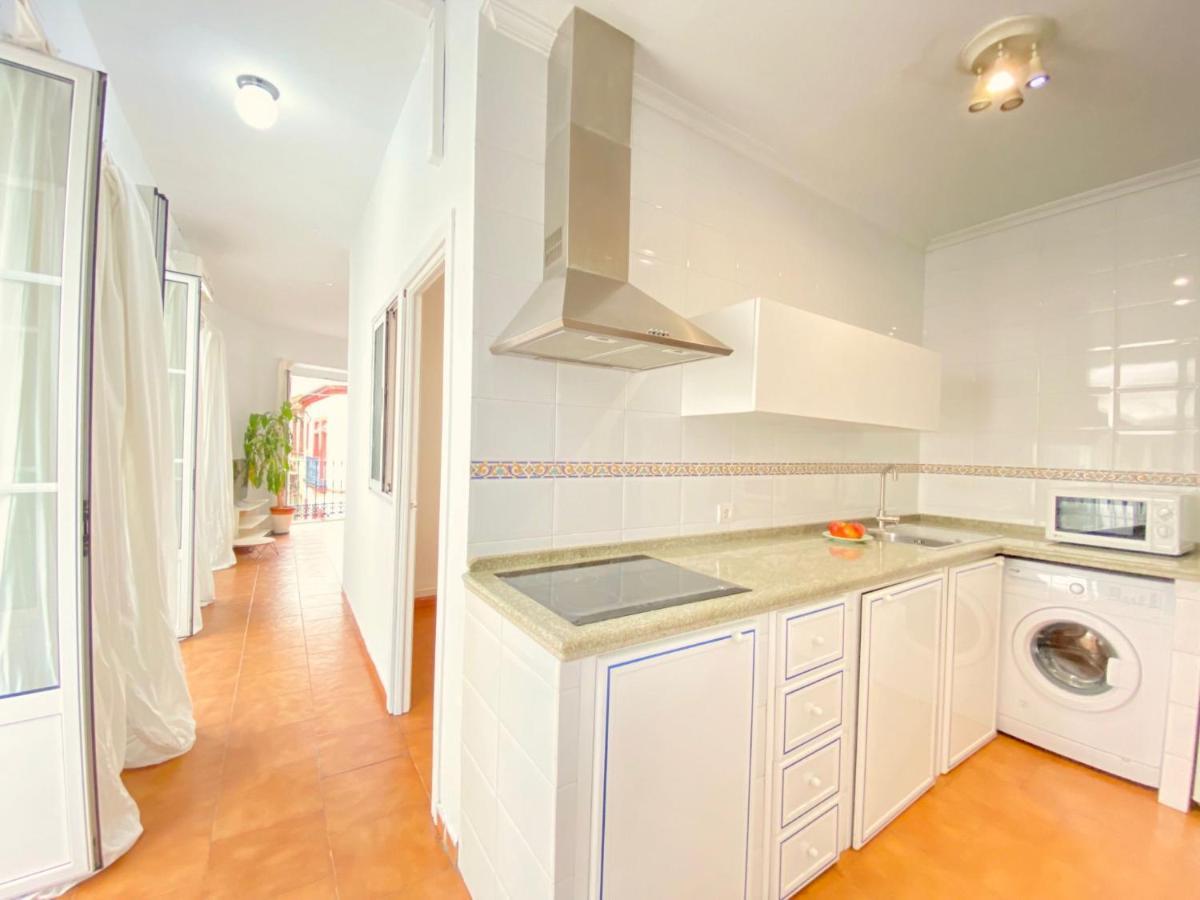 Comfortable Studio Old Town, Parking Optional Севиля Екстериор снимка