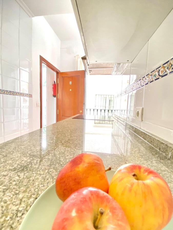 Comfortable Studio Old Town, Parking Optional Севиля Екстериор снимка