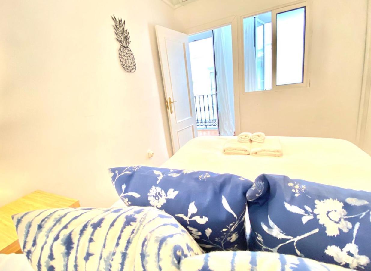 Comfortable Studio Old Town, Parking Optional Севиля Екстериор снимка