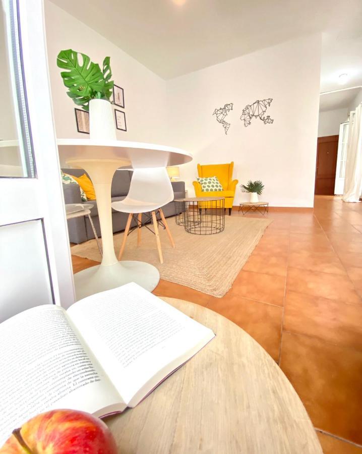 Comfortable Studio Old Town, Parking Optional Севиля Екстериор снимка