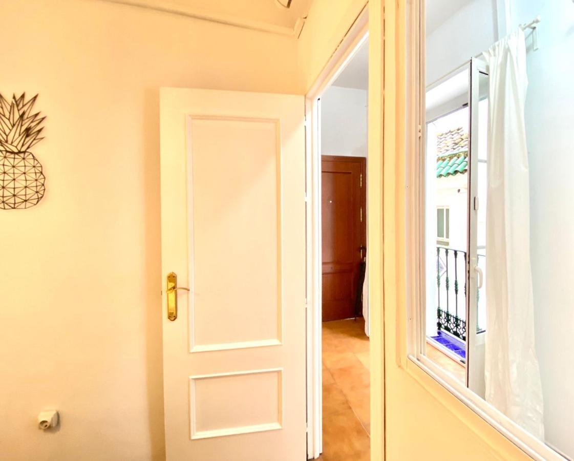 Comfortable Studio Old Town, Parking Optional Севиля Екстериор снимка