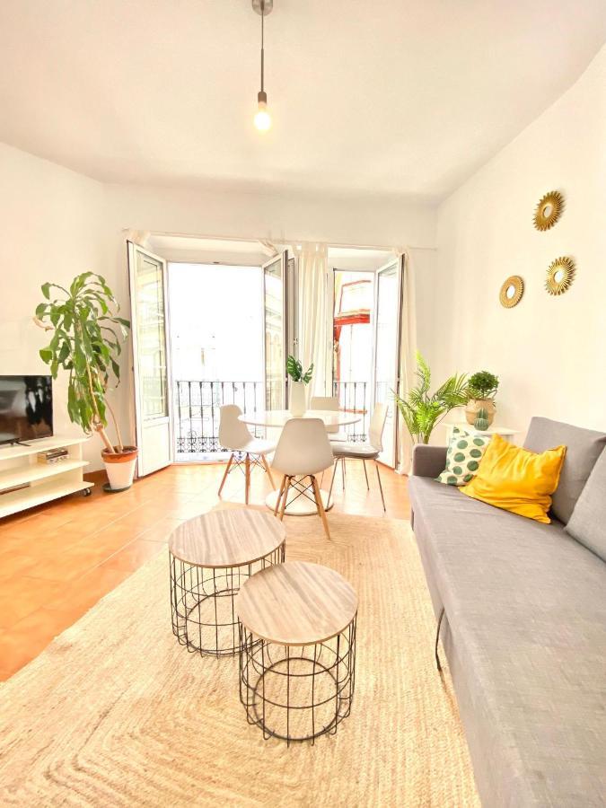Comfortable Studio Old Town, Parking Optional Севиля Екстериор снимка