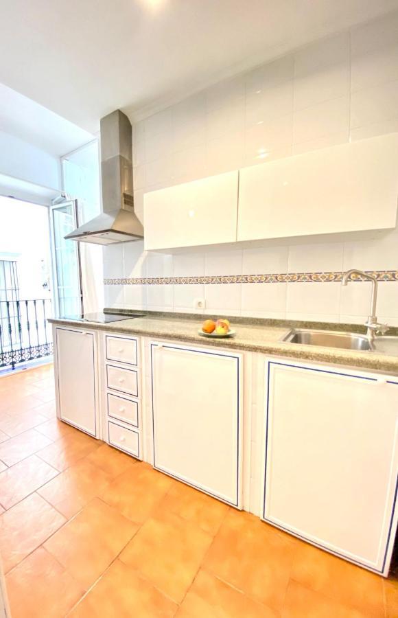 Comfortable Studio Old Town, Parking Optional Севиля Екстериор снимка